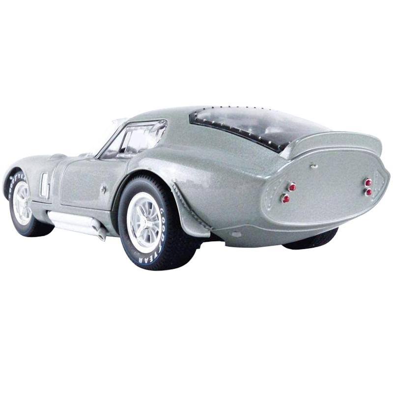 Silver Metallic 1/18 Diecast Model Car Q17908