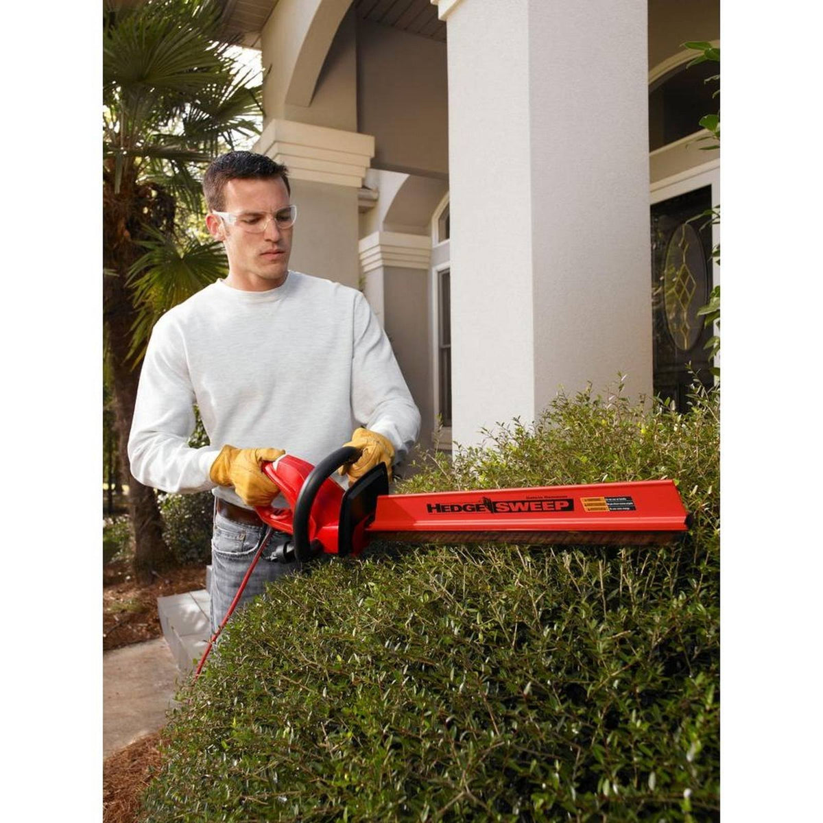 22 in. 3.7 Amp Electric Hedge Trimmer D5832