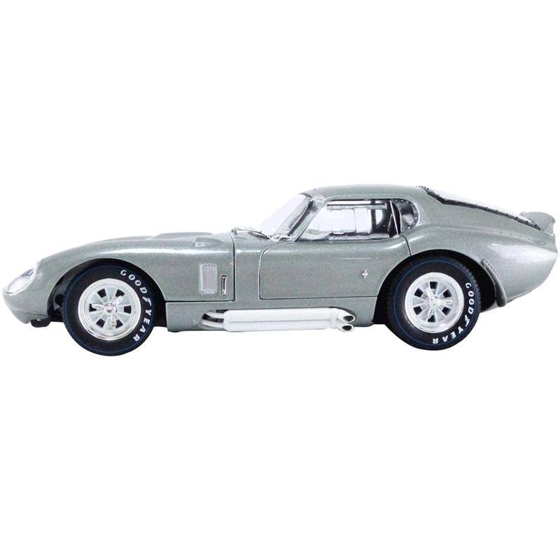 Silver Metallic 1/18 Diecast Model Car Q17908