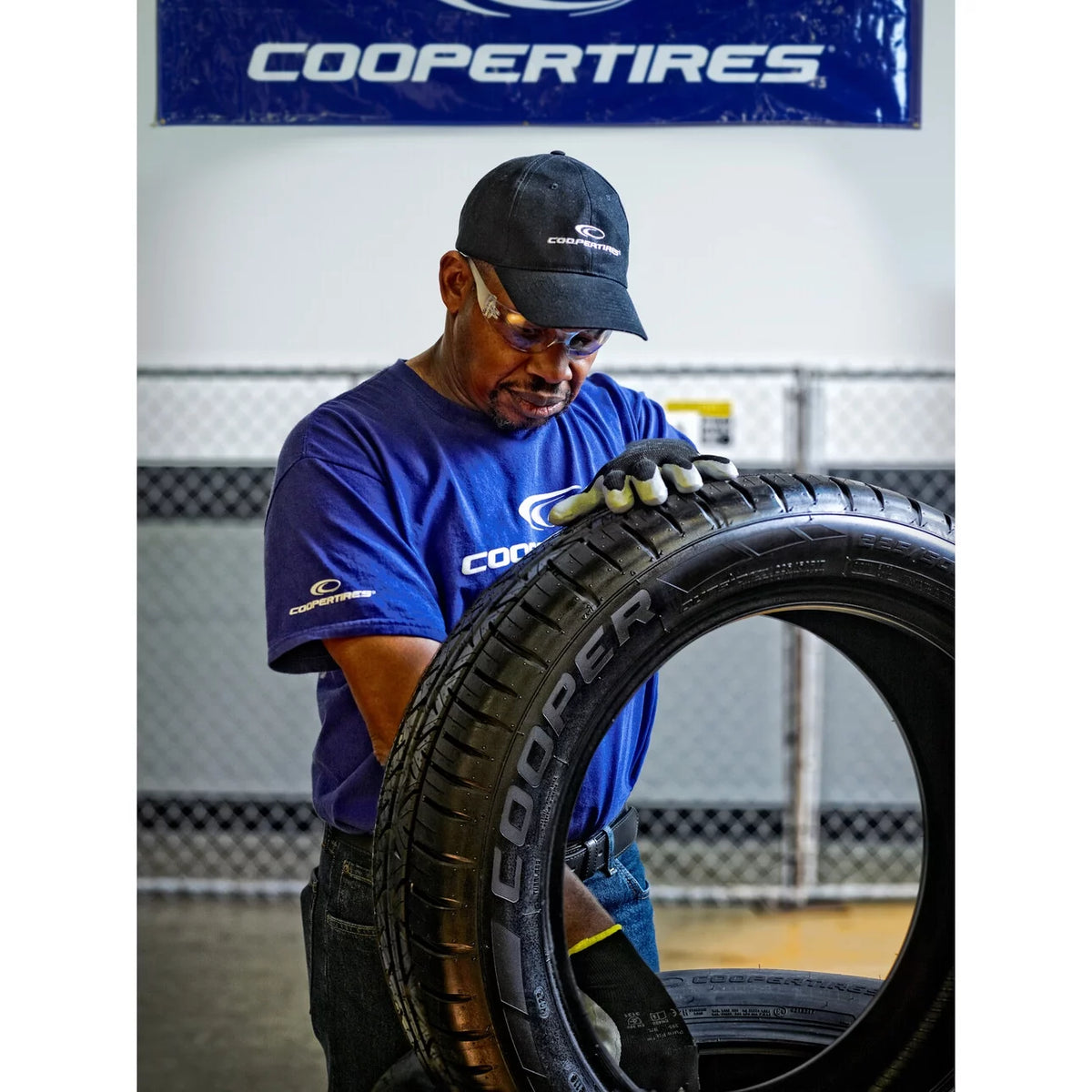 235/75R15 All-Season Tire R750
